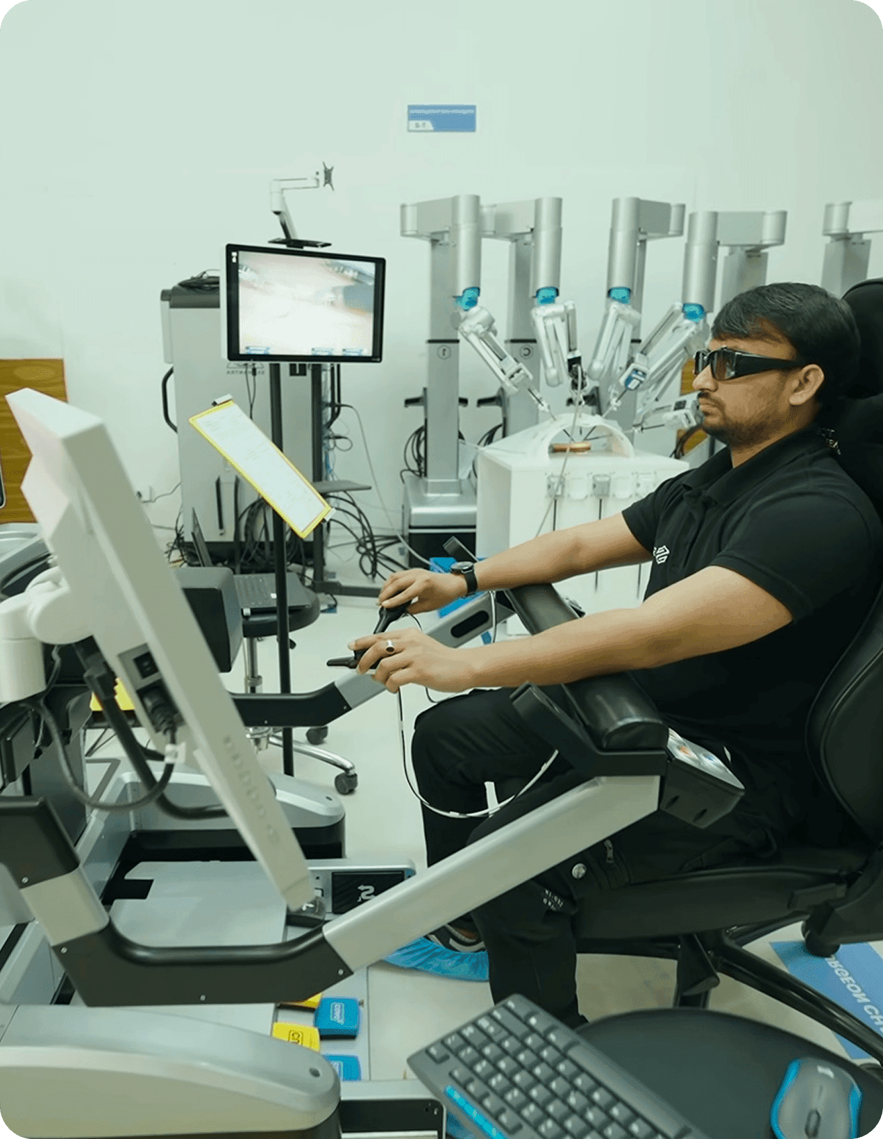 Surgeon operating with a robot in the operating room, using high-tech equipment for precise surgical actions - ROBOTIC SURGICAL SYSTEM